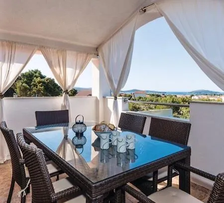 Iva Apartman *