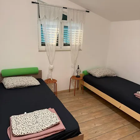 Iva * Brodarica (Sibenik-Knin)