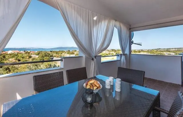 Iva * Brodarica (Sibenik-Knin)